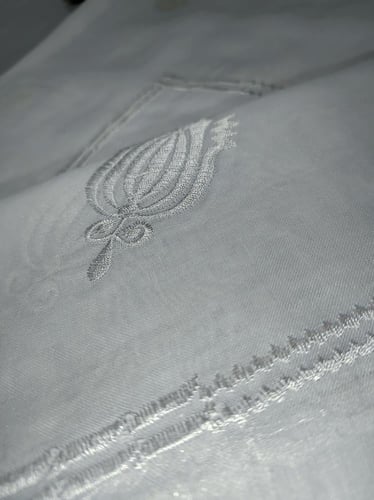 غترة الرويس المطرزة بالحب