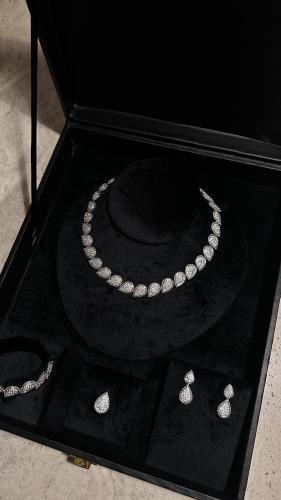 طقم كامل بوشورن فضي