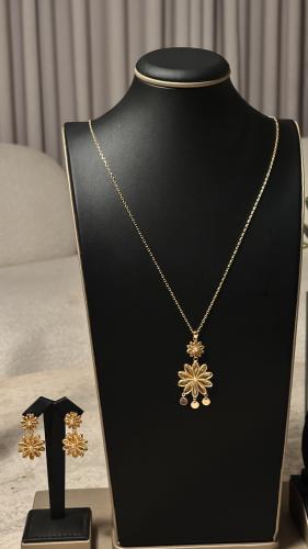 سبحة الزهرة تصميم الذهب مع حلق