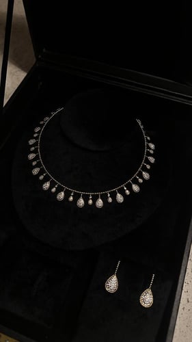 بوشورن الذهبي ( عقد و حلق )