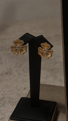 سبحة الزهرة الذهبية مع حلق