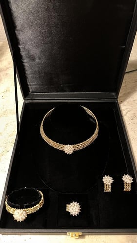 طقم دوريكا طوق باللؤلؤ