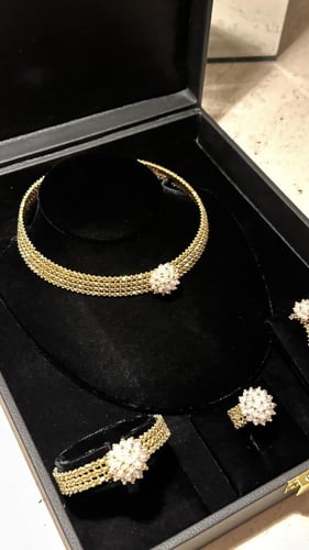 طقم دوريكا طوق باللؤلؤ