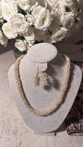 طقم كامل باللؤلؤ مع أسورة