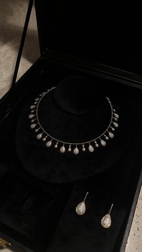 بوشورن الذهبي ( عقد و حلق )