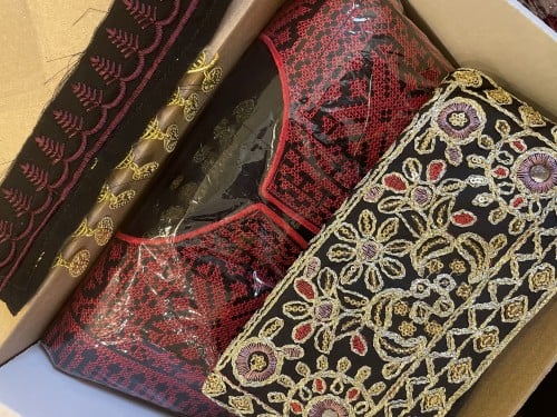 جلابية شمالية مطرزة + شنطة مطرزة+ عصاية راس+ هدية...