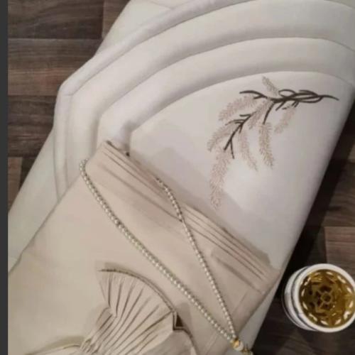 سجادة اسفنج ٢سم مطرزة لافندر+ شرشف مكسر اللون بيج...