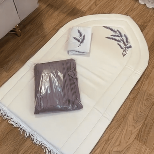 سجادة سفنج ٢ سم وشرشف مكسر وبيت مصحف