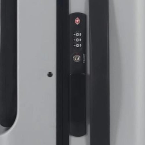 حقيبة سفر فاخرة بحجم 20 بوصة، مصممة خصيصًا لتناسب...