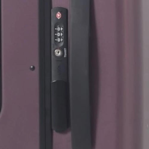 حقيبة سفر فاخرة بحجم 20 بوصة، مصممة خصيصًا لتناسب...