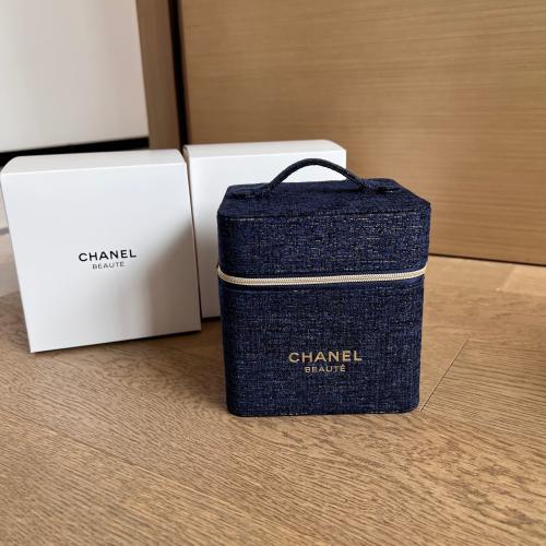 شنطه ميك اب شانيل