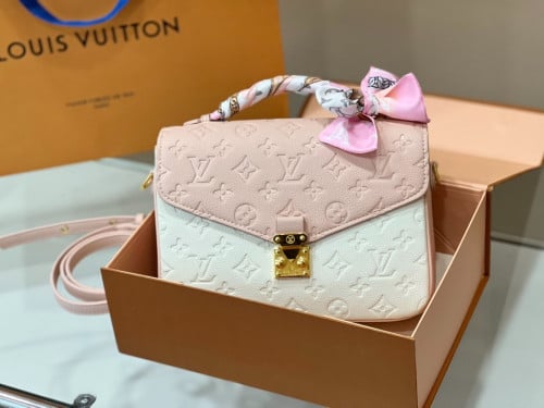 شنطة لويس فيتون