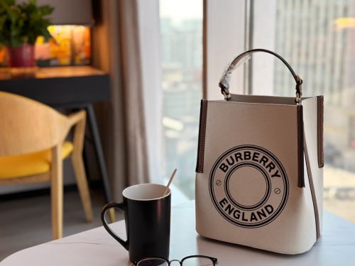 شنطه BURBERRY