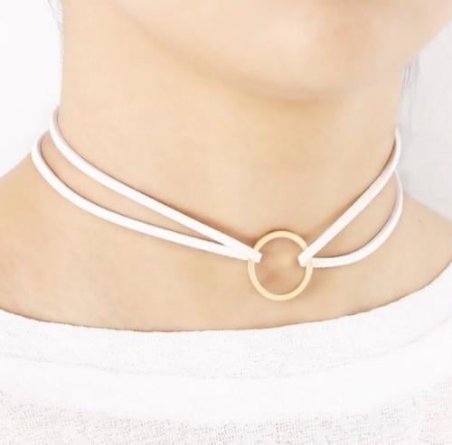 سلسال كوري باللون الابيض