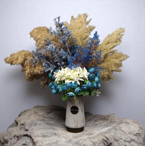 فازة ورد صناعي ازرق