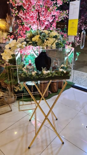 طاولة شبكة صندوق اكريلك شفاف .