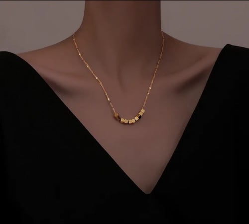 قلاده المكعبات المميز 18K