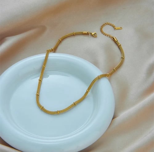 سلسال ذهبي على شكل جلد ثعبان 18K