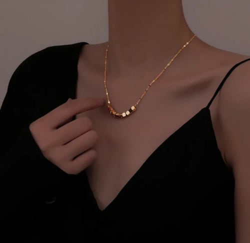 قلاده المكعبات المميز 18K