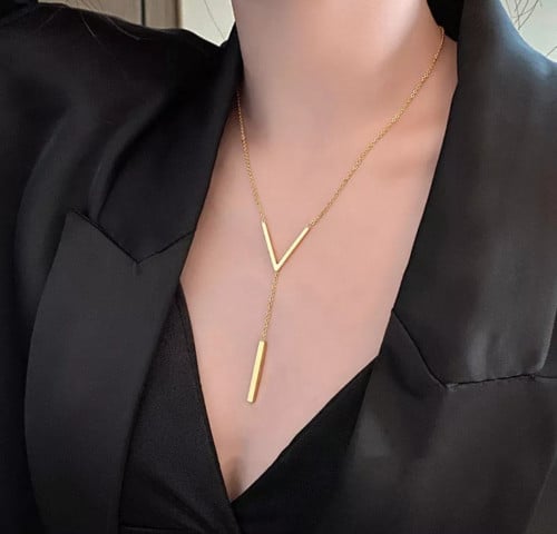 قلاده على شكلV ناعم 18K