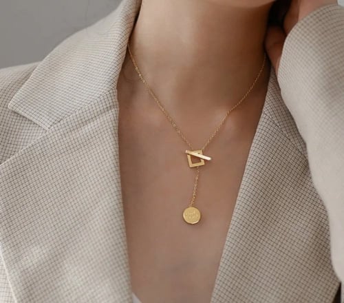 سلسال نسائي رفيع المستوى 18K