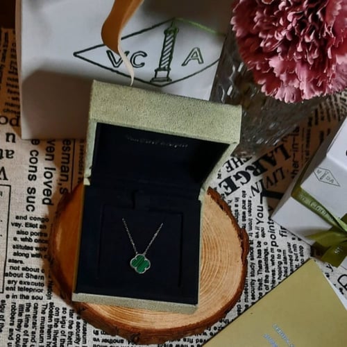 قلادة فان كليف فينتاج ألامبرا بحجر مالاكيت