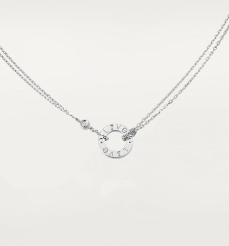 قلادة كارتير من مجموعة LOVE مرصّعة بماستين