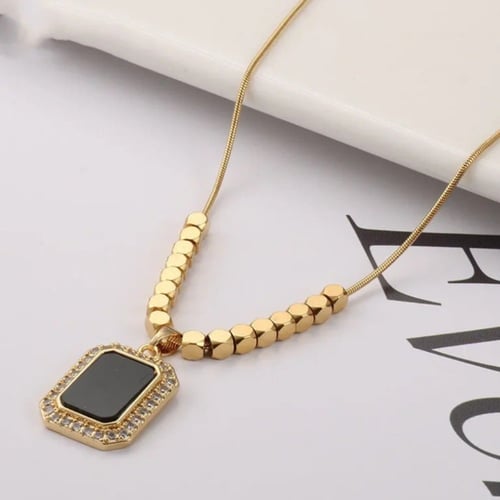 قلادة الخرز وحجر المينا الأسود18K