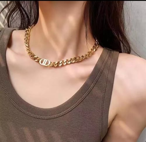 قلادة سيلين المشهورة 18K DD