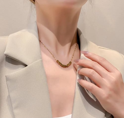 قلاده المكعبات المميز 18K