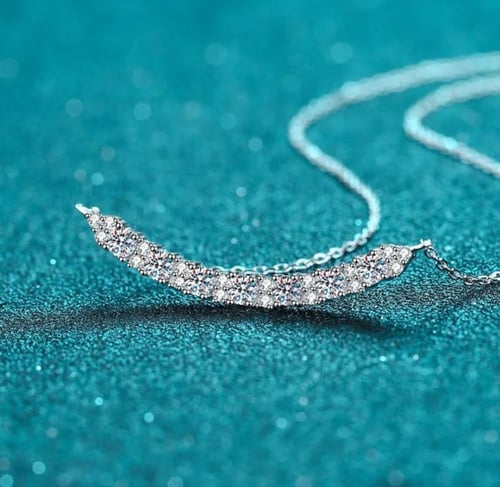 الماس مويسانيت بريليانيت على شكل ابتسامة