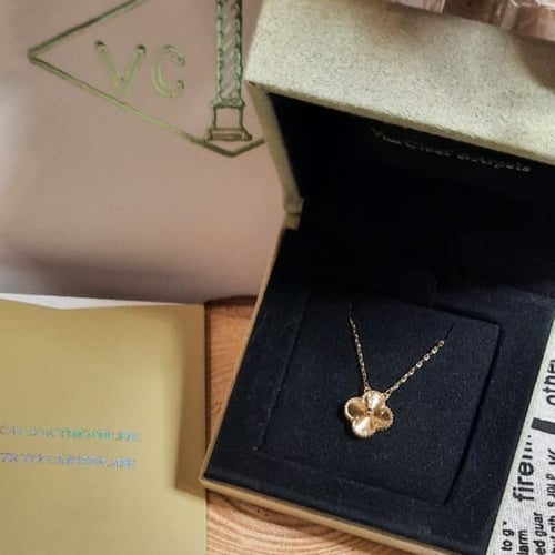 قلادة فان كليف فينتاج الامبرا