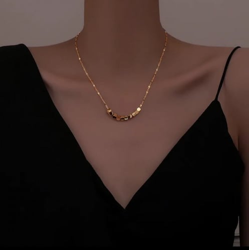 قلاده المكعبات المميز 18K