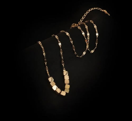 قلاده المكعبات المميز 18K