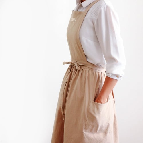 مريلة مطبخ بقصة فستان - لون بيج