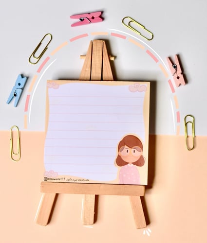 نوت فتاة النظارات