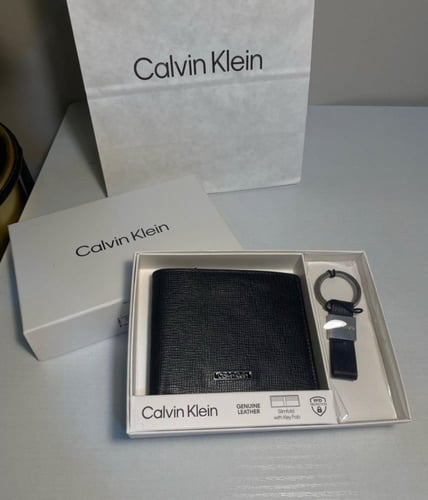 طقم كحلي كالفن كلاين محفظه و ميداليه