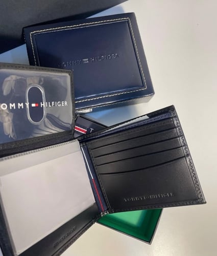 محفظه تومي هيلفيقر