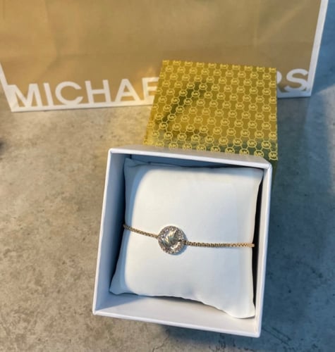 اسواره مايكل كورس