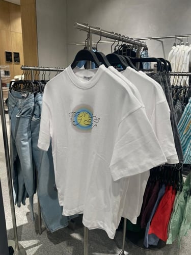 تشيرتات زارا وتنسيق تشوكلت بستاني