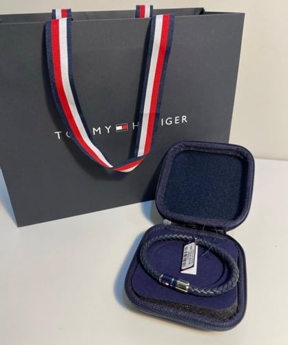 اسواره تومي هيلفيقر