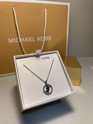 عقد مايكل كورس