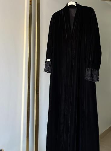 مخمل ودانتيل اسود