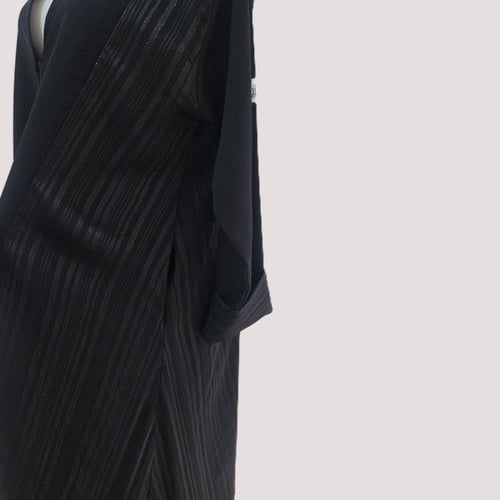 عباية كتان بتداخل قماش شيفون مخطط