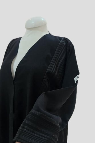 عباية كتان بتداخل قماش شيفون مخطط