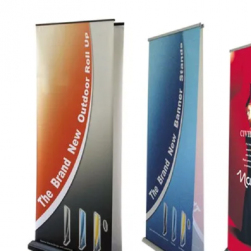 استاند مع التصميم والطباعه Roll-Up