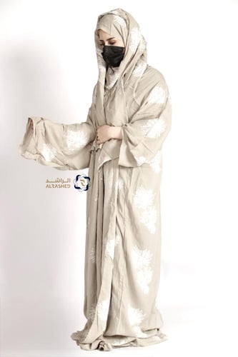 طرحه عبايه مطرز (وردة بيضاء)