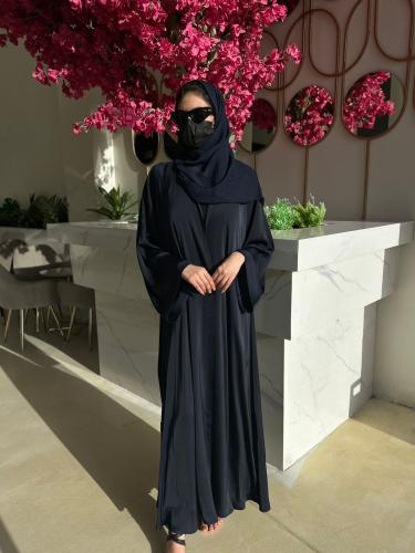 عبايه لون كحلي