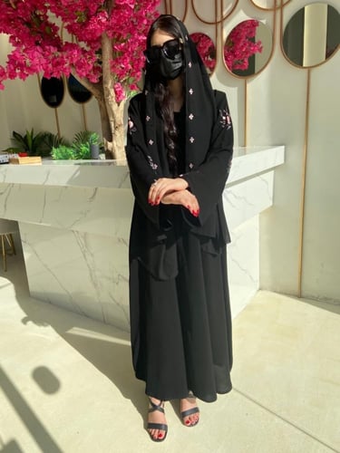 تطريز الكم رمادي مع زهري