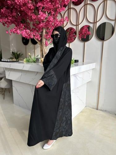 عبايه كلوش.